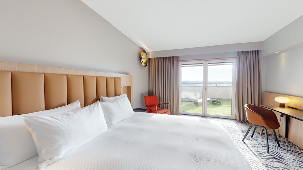 Suite, 1 King Bed, Terrace - Photo 19