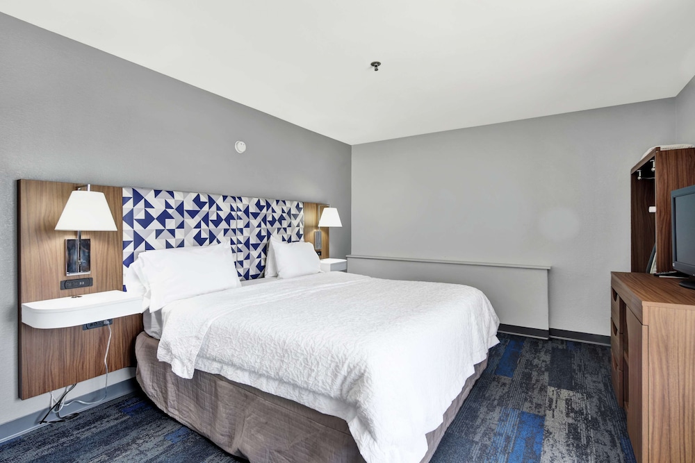Studio, 1 King Bed, Accessible, Non Smoking photo 3