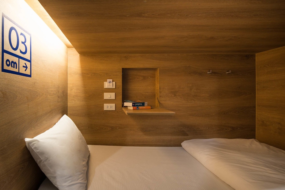 Deluxe 4 Beds in Mixed Dormitory with Bathroom photo 2
