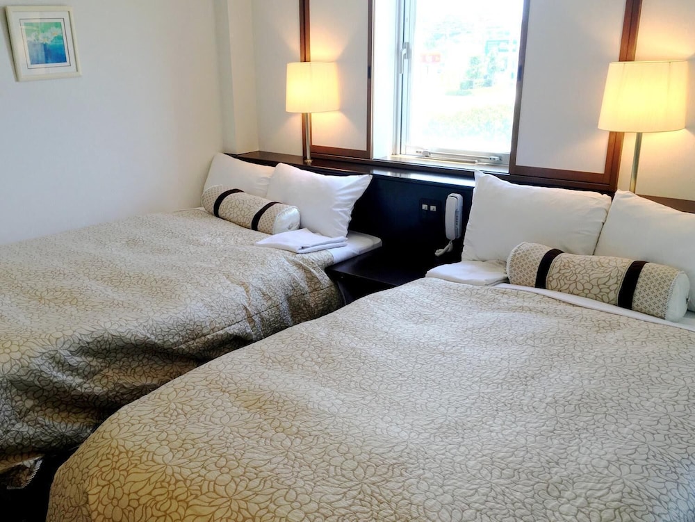 Economy Twin Room, 2 Twin Beds, Smoking - Photo 5