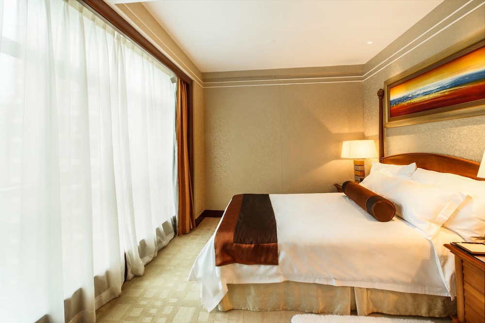 Business king size bed Room - Photo 5