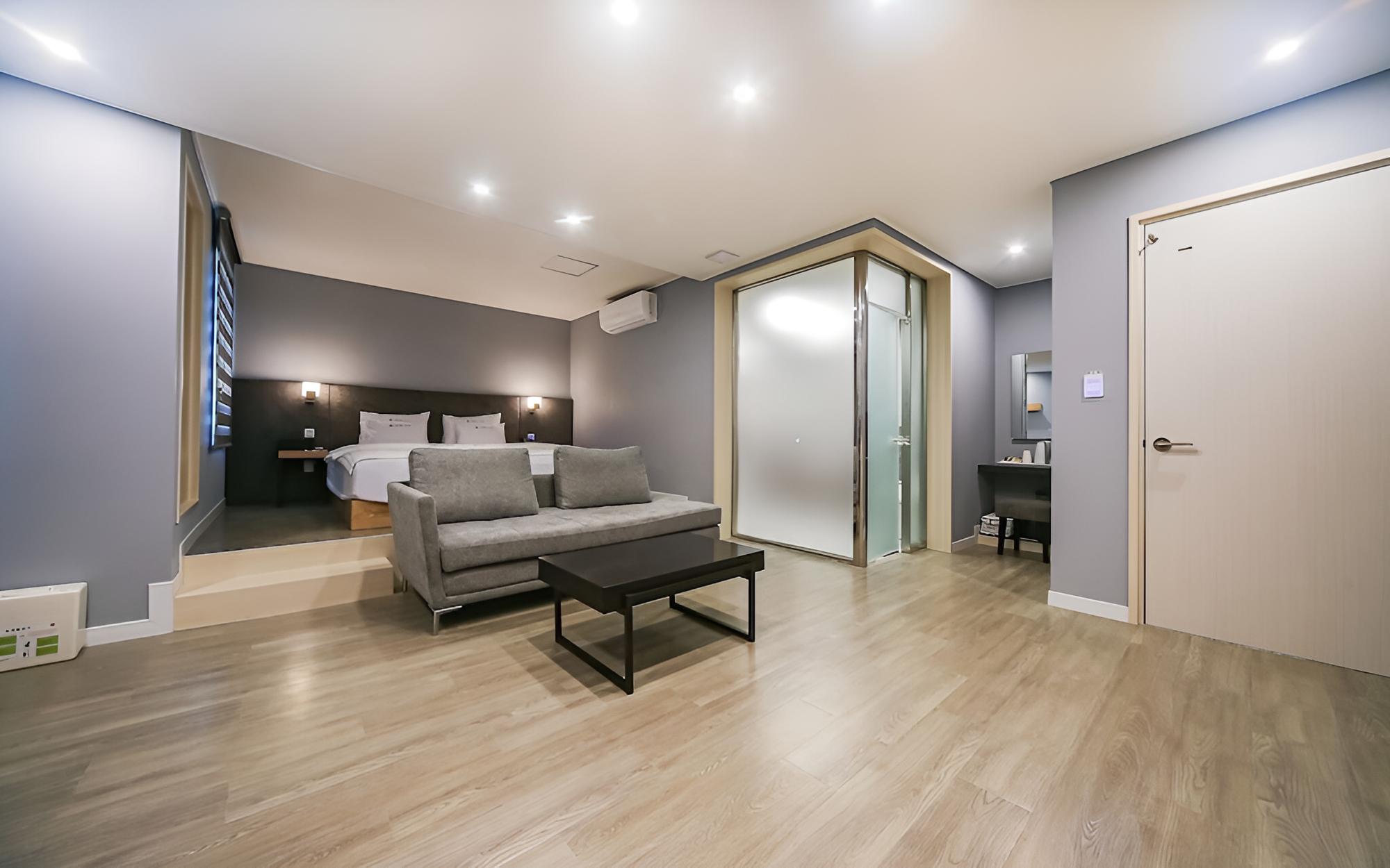 Room (Suite) - Photo 3