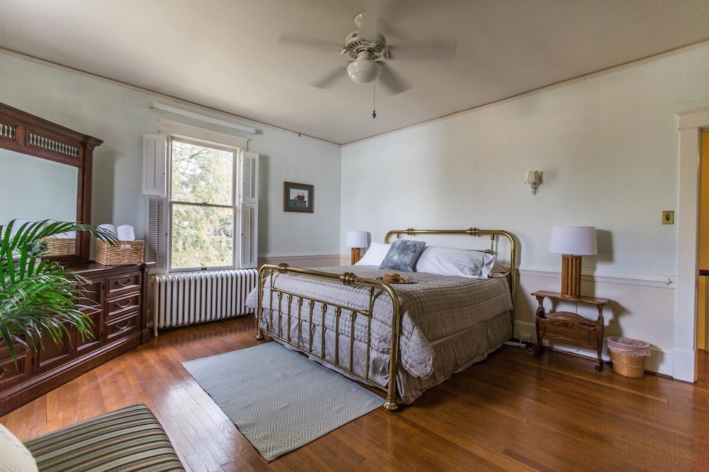 Room (Spacious King with Garden View) photo 2