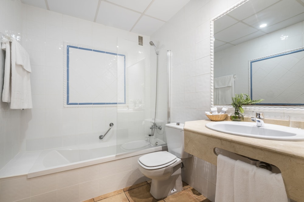 Double Room, Terrace, Garden View (2 Adults + 1 Child) - Photo 6