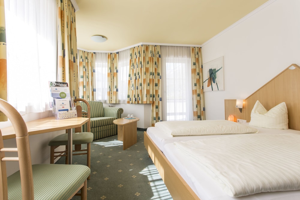 Economy Double Room, Balcony, Mountainside
