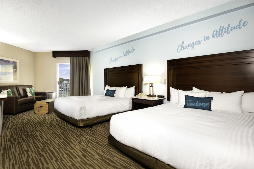 Deluxe Room, Multiple Beds, Lake View photo 1