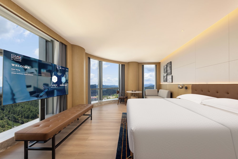Room, 1 King Bed, Mountain View