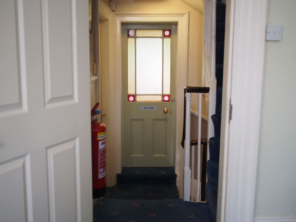 Double with en suite shower, SHARED separate toilet photo 2