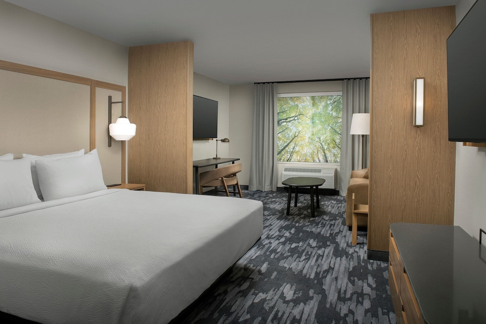 Suite, 1 King Bed with Sofa bed (Mobility Accessible, Tub) - Photo 3