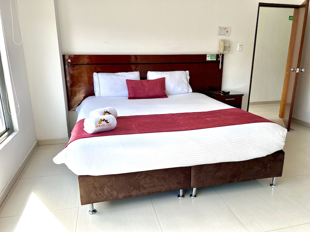 Traditional Suite, 1 King Bed, Non Smoking, Ensuite photo 3