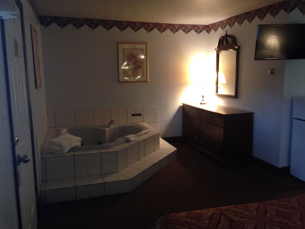 Jaccuzi Room Fireplace photo 3