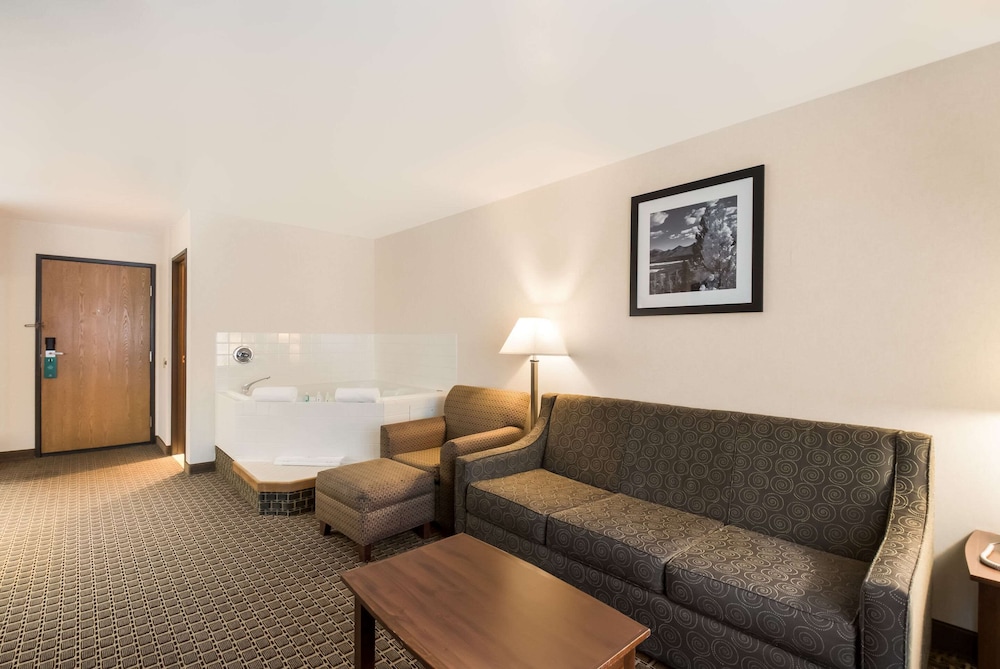 Suite, 1 King Bed with Sofa bed, Non Smoking - Photo 3