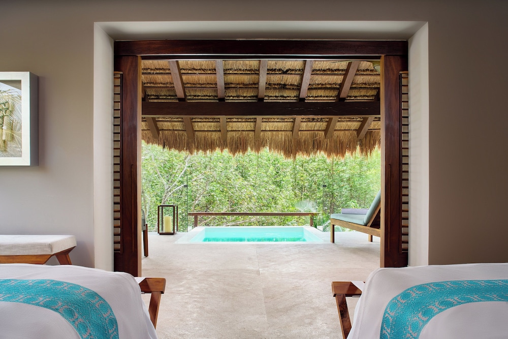 Vila com Piscina na Selva