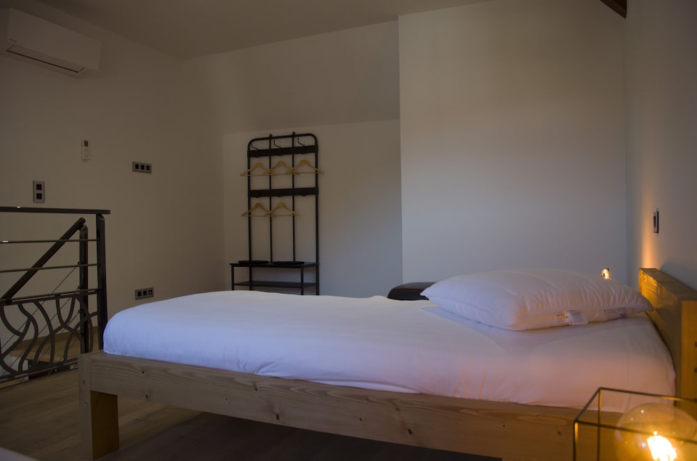 Family Duplex, Ensuite - Photo 7