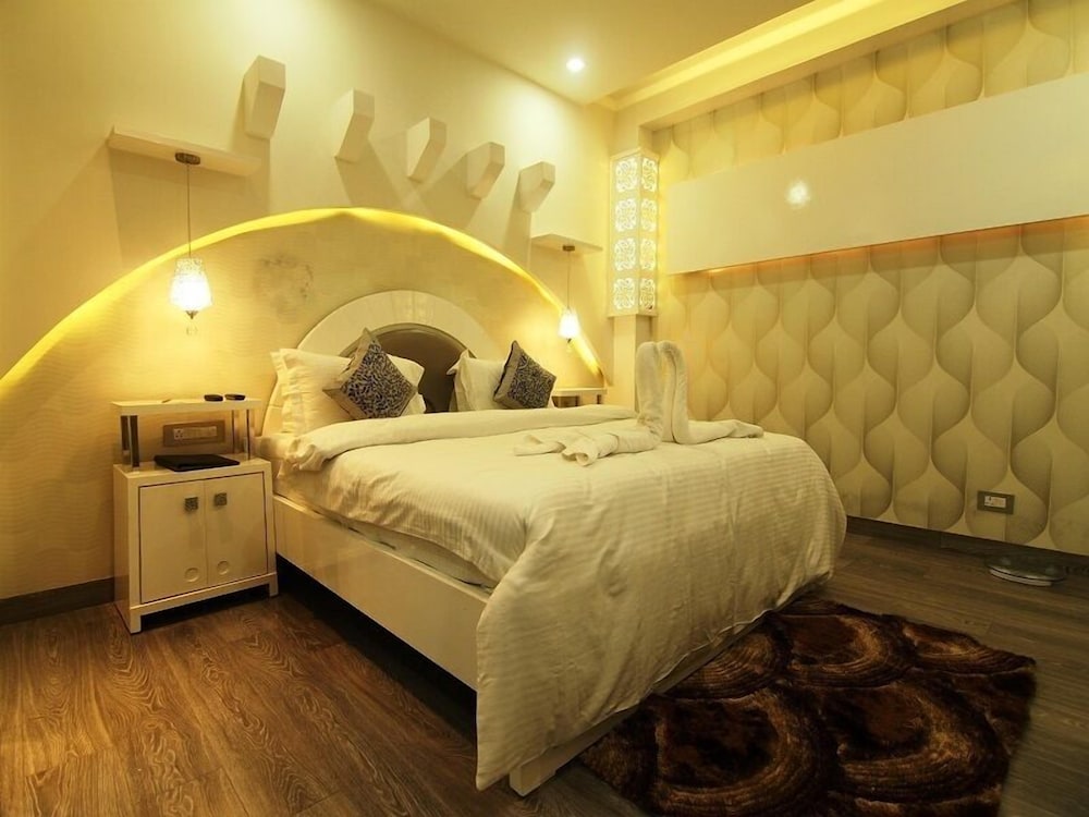 Suite Room - Photo 1