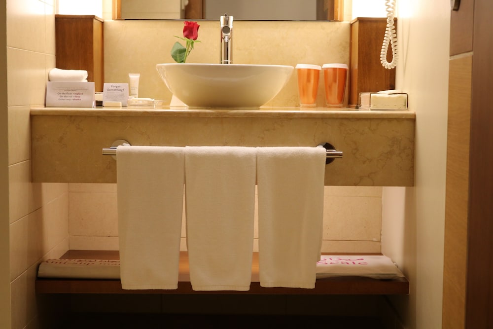 Standard Room, 1 King Bed, Balcony, Pool View - Photo 18