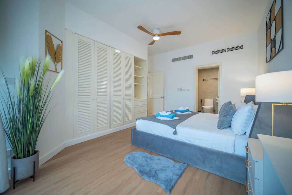 Executive Apartment, 1 Bedroom, Terrace, Pool View photo 2
