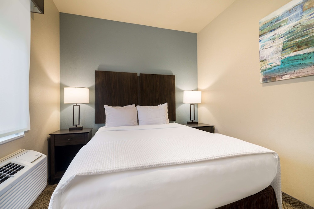 Suite, Multiple Beds, Non Smoking, Refrigerator & Microwave photo 3