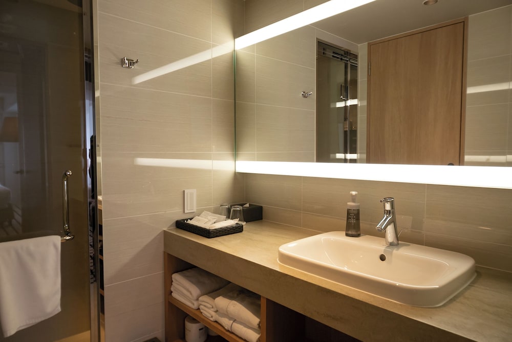 Superior Twin Room, Non Smoking (Up to 3 pax for above 6 yrs) photo 2