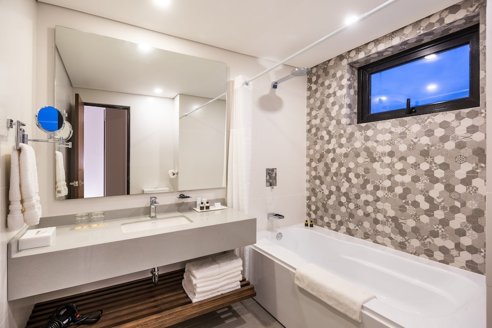 Suite - Photo 2
