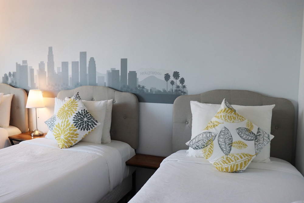 Standard Triple Room, 3 Twin Beds, Non Smoking photo 2