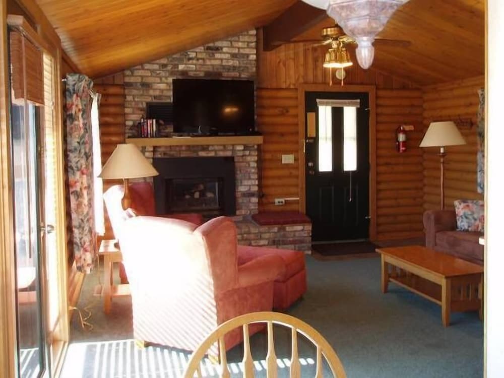 Cabin, 2 Bedrooms, Hot Tub photo 3