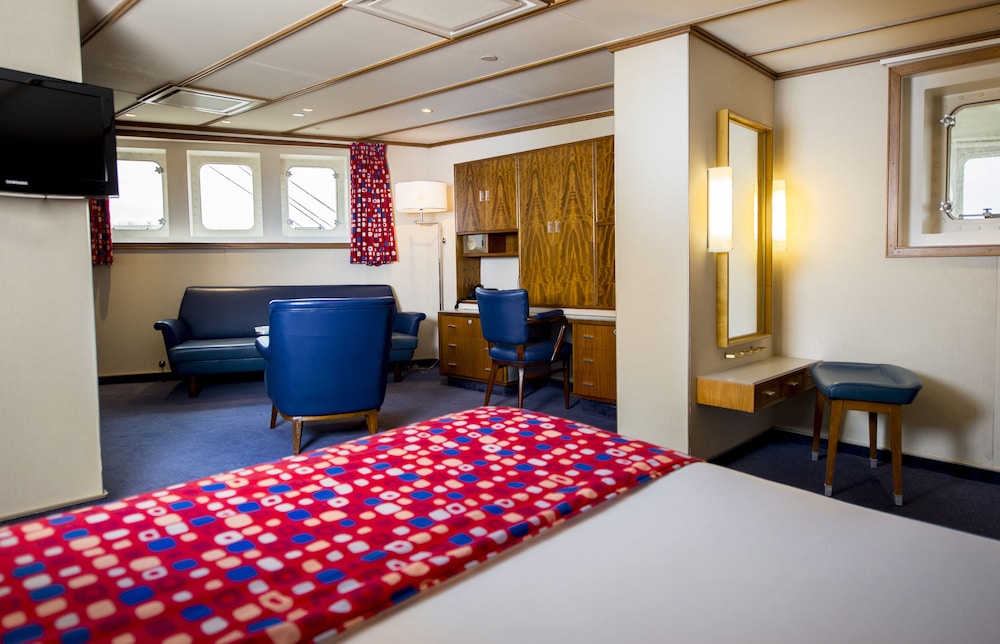 Executive Room, 1 King Bed - Photo 4