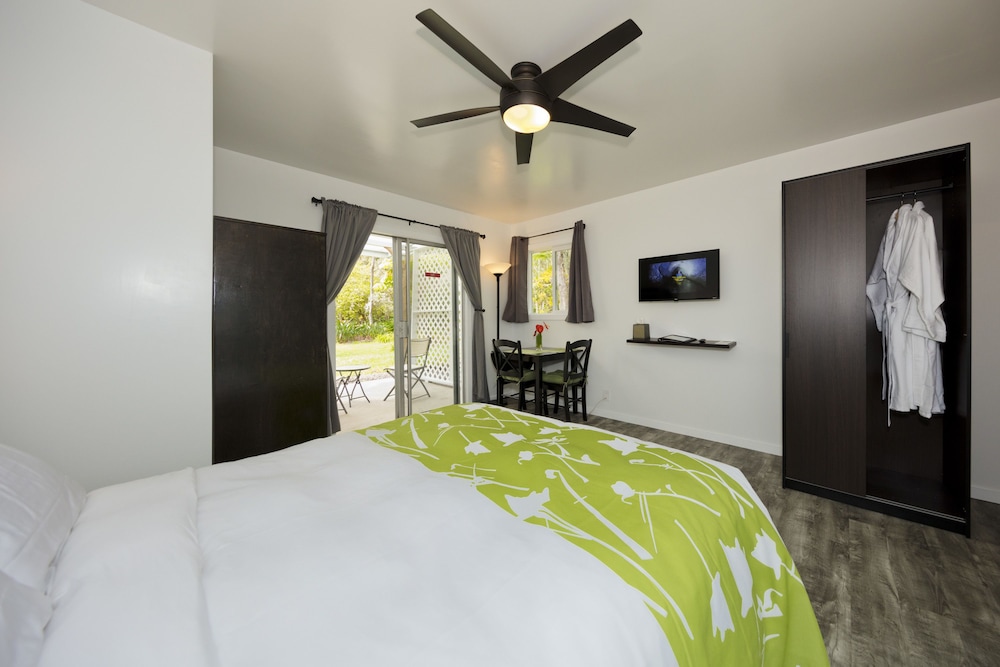 Deluxe Double Room, 1 Queen Bed, Patio, Garden View