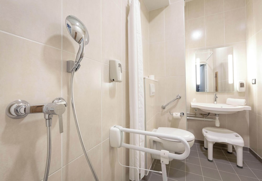 Double Room, Mobility Accessible - Photo 6