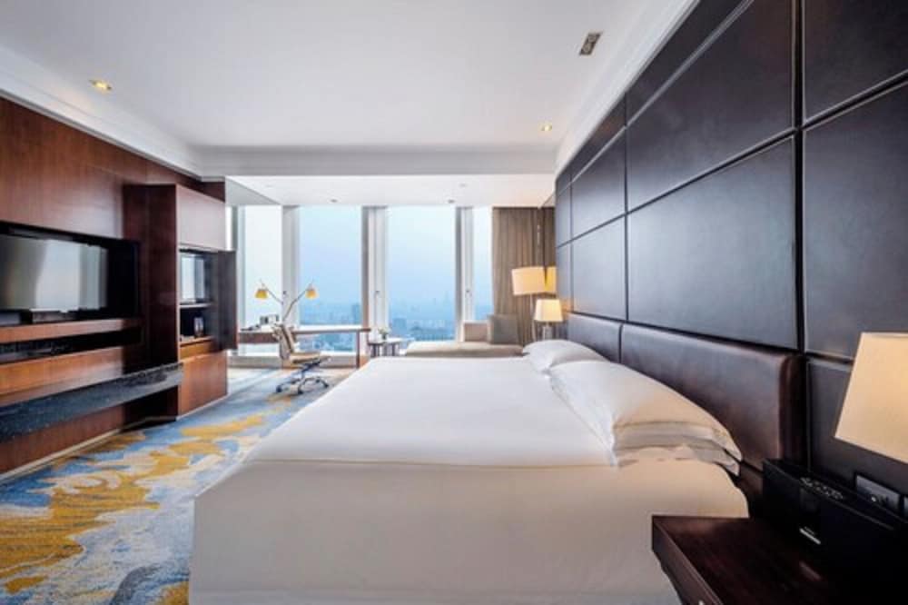 1 King Bed Classic City View - Photo 4
