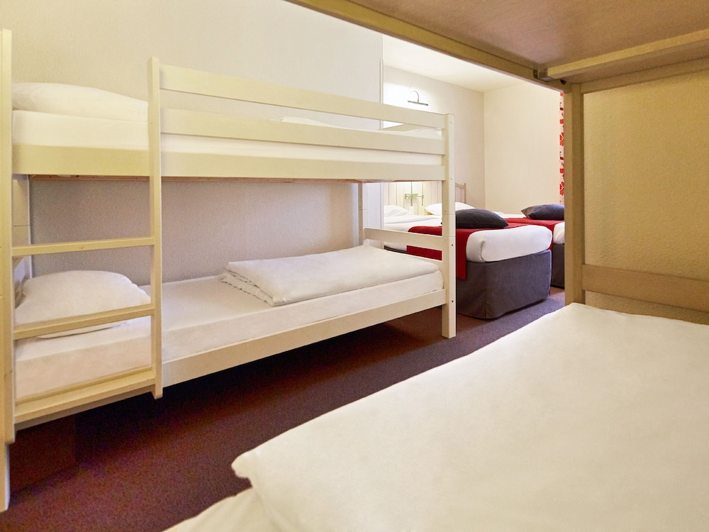 Standard Room, Multiple Beds photo 3