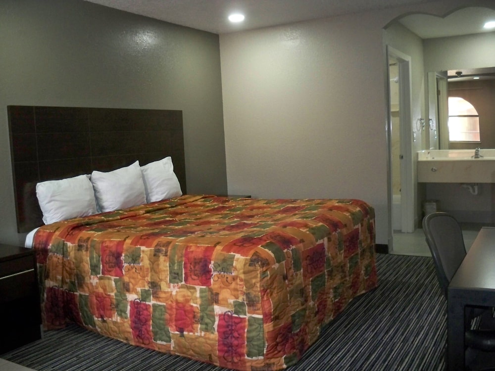 Standard Room, 1 King Bed - Photo 17