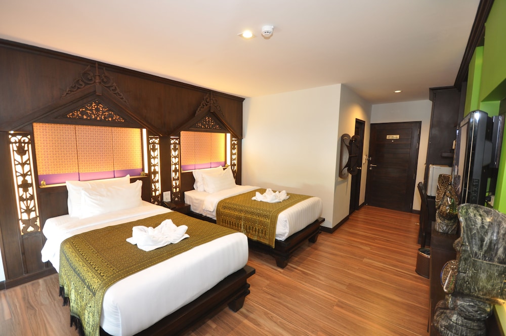 Superior Twin Room, 2 Twin Beds, Partial Sea View photo 1