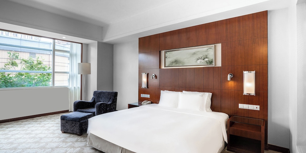 Standard Room, 1 King Bed - Photo 5
