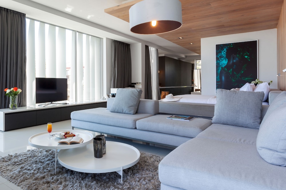Deluxe Suite - Photo 1