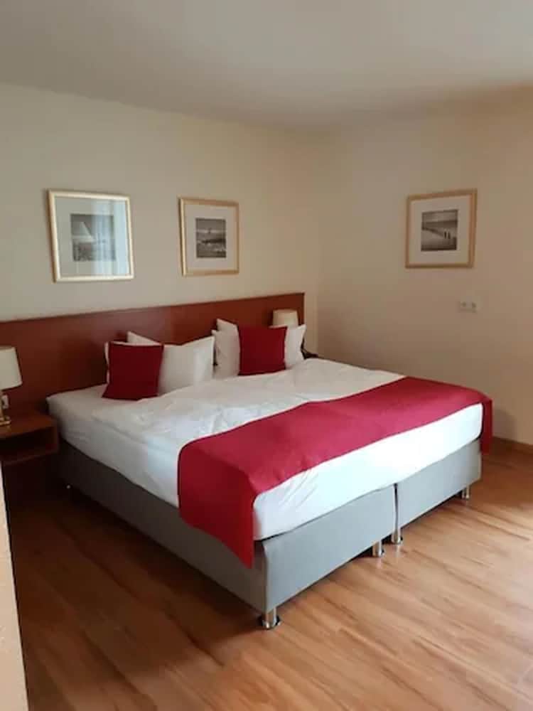 Apartment, 2 Bedrooms, Annex Building (Suite 1 & 2) photo 3