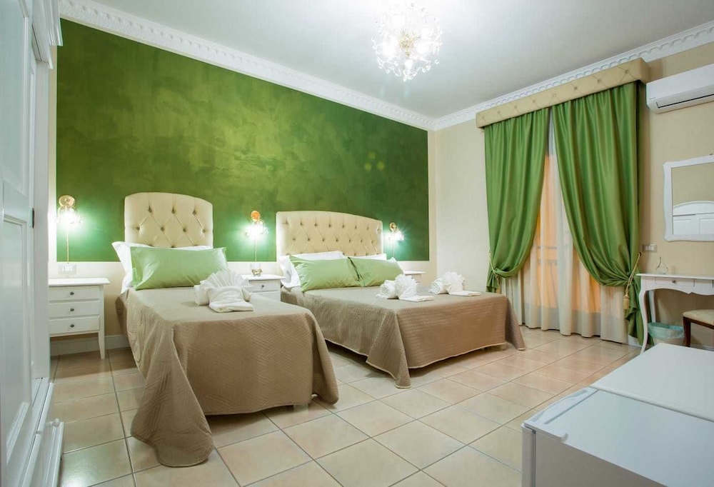 Deluxe Triple Room photo 2