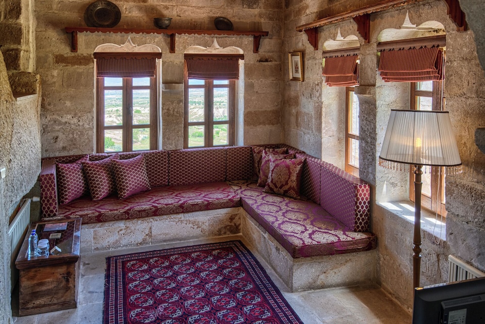 Superior Suite - Photo 5