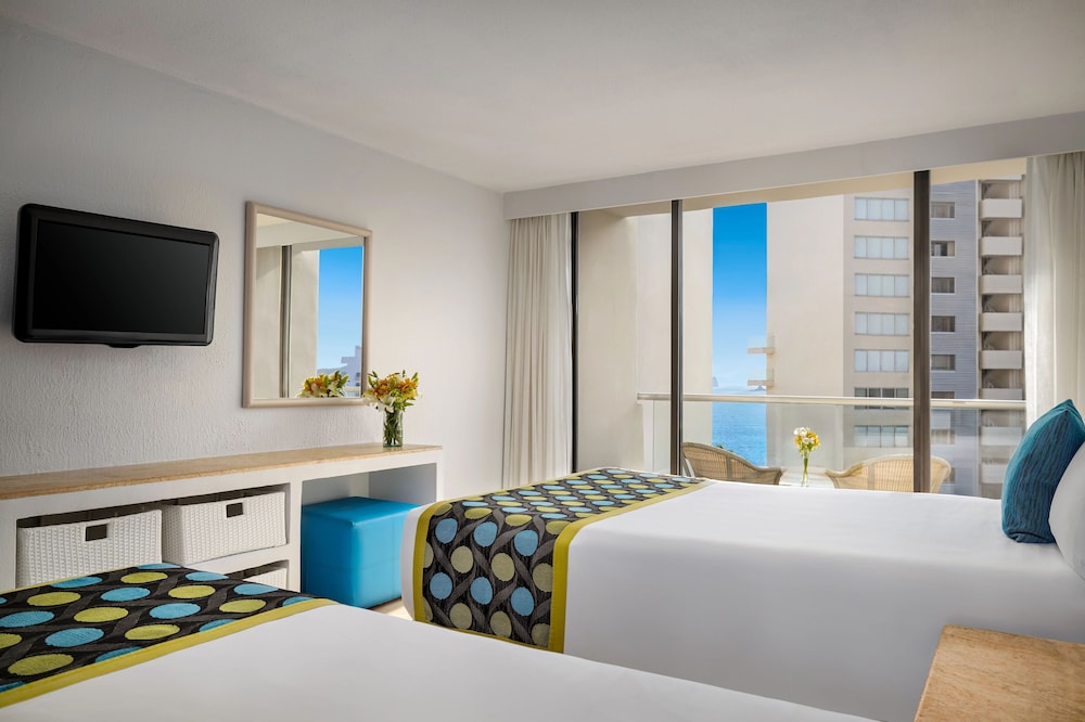 Deluxe Room, Partial Ocean View - Photo 3