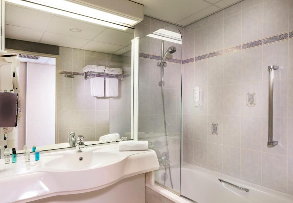 Standard Twin Room - Photo 4