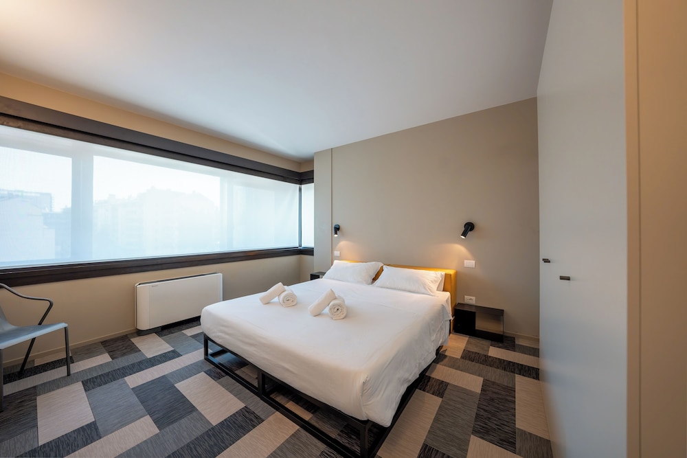 Panoramic Condo, City View