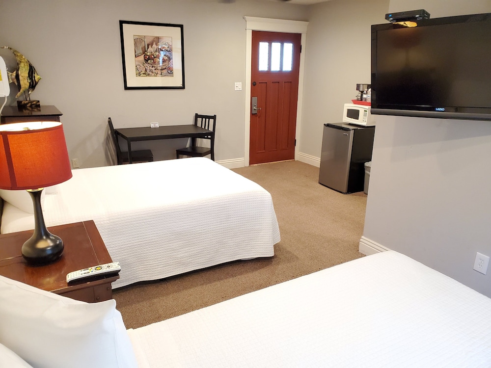 Standard Room, 2 Double Beds photo 1