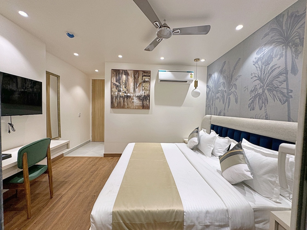 Standard Double or Twin Room, No Windows - Photo 12
