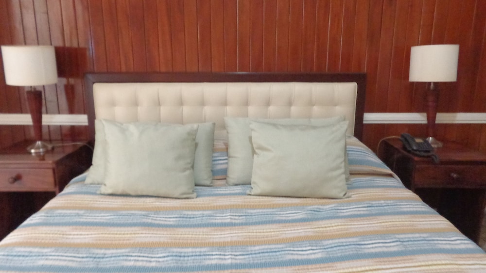 Economy Double Room Single Use, 1 King Bed, Smoking photo 1