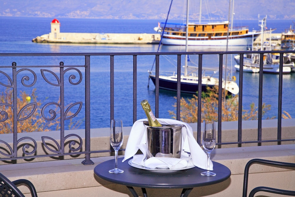 Family Suite, 1 Bedroom, Sea View (2 Adults + 2 Children) photo 2