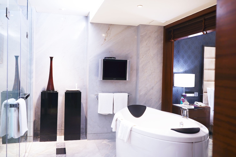 Suite, 1 Bedroom, Club Lounge Access (Dining Area) - Photo 2
