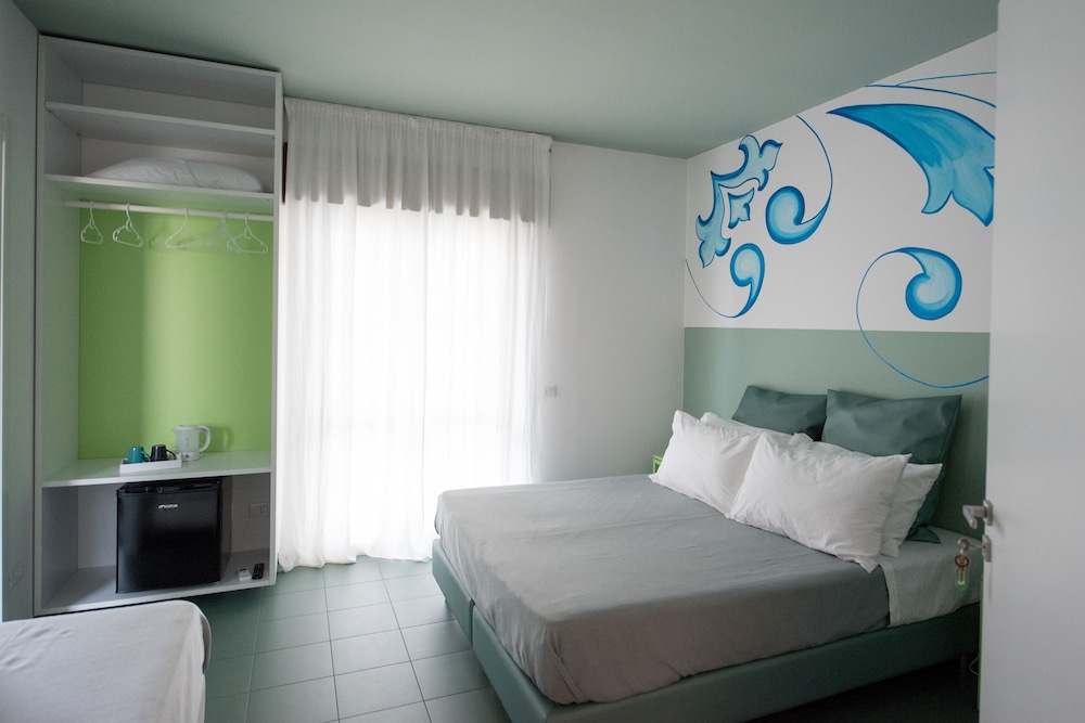 Double or Twin Room - Photo 3