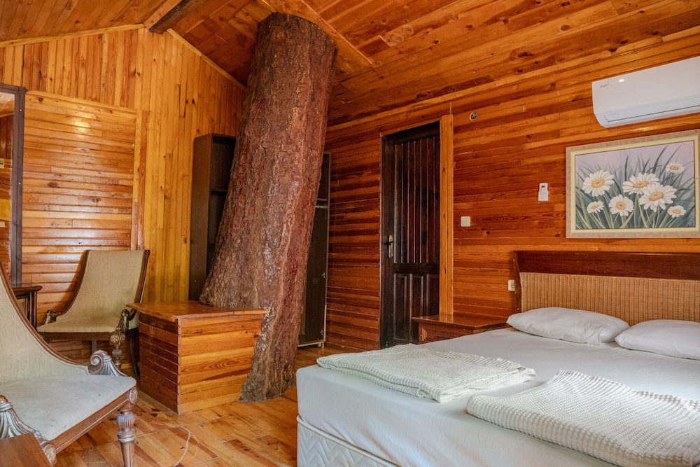 Honeymoon Suite photo 1