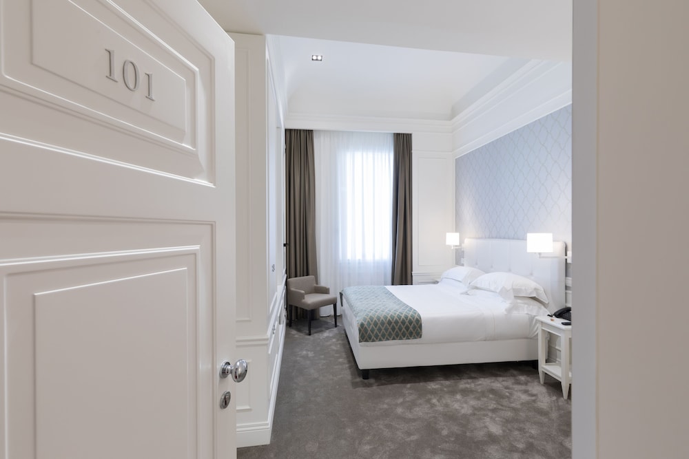 Executive Room - Photo 5