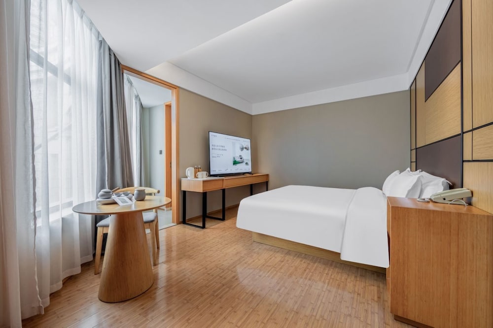 Basic Room, 1 Queen Bed